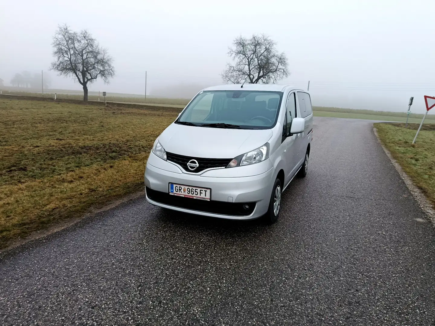 Nissan NV200 Evalia Tekna Grau - 1