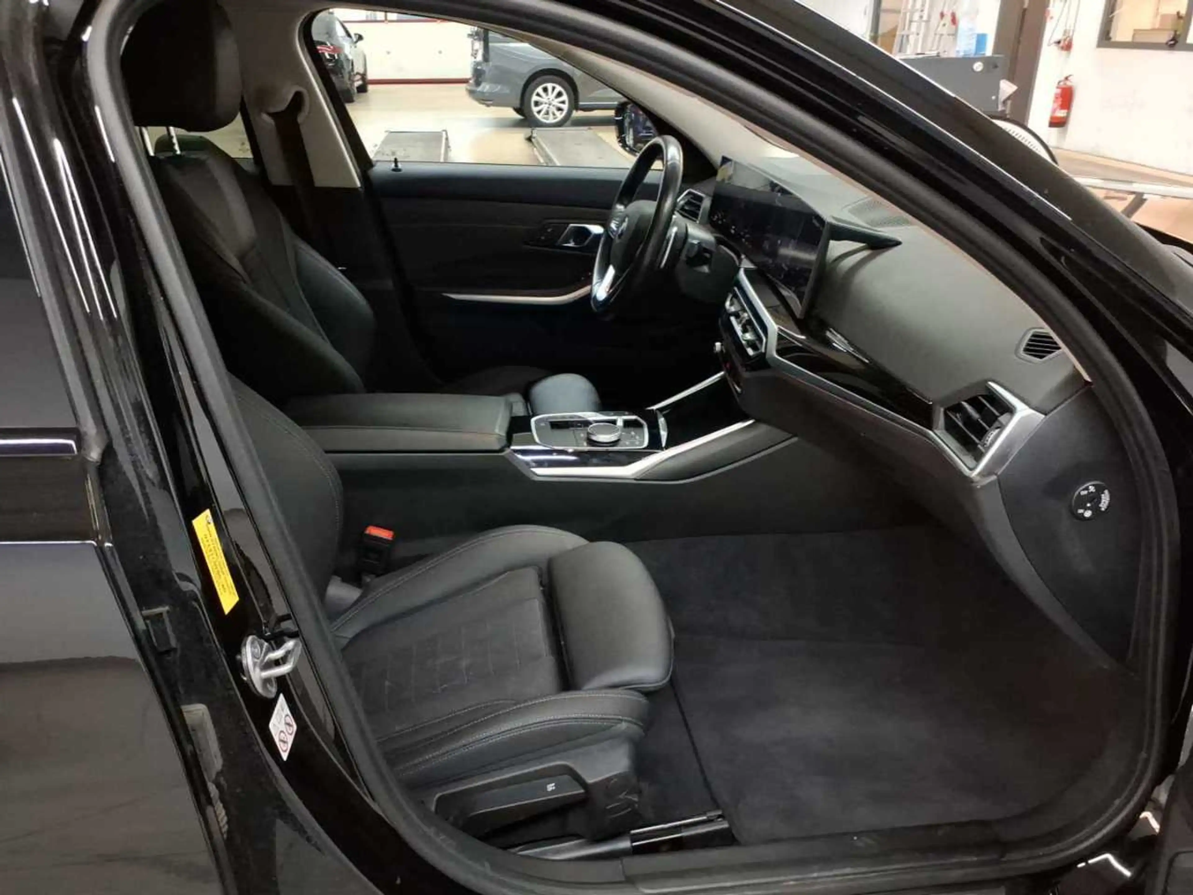 BMW 318 318d Touring Aut. Navi AHK SHZ — photo 8