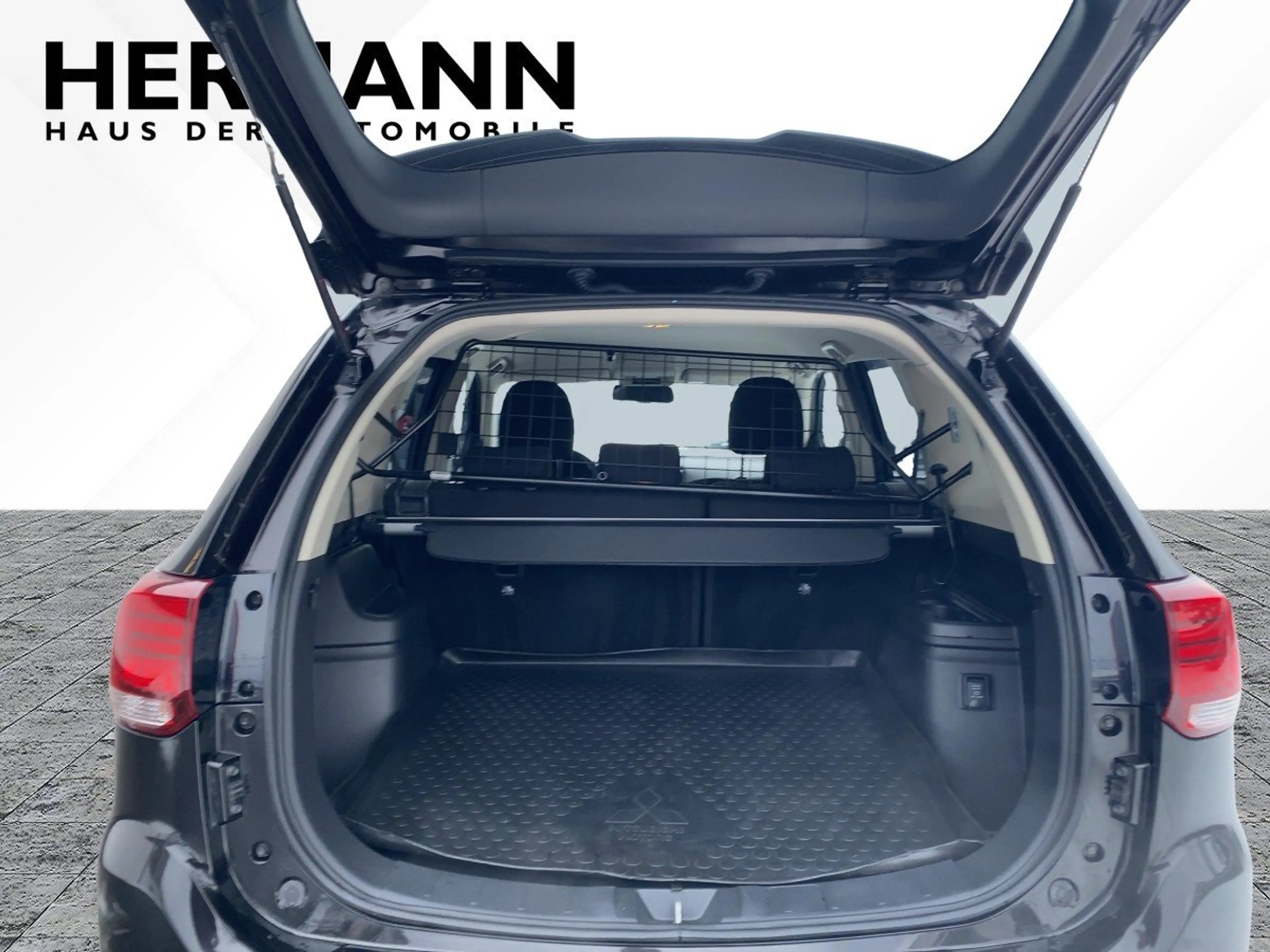 Mitsubishi Outlander 2.4 PHEV Basis AHK*CAM*SHZ*2xKlima*Alu — photo 7