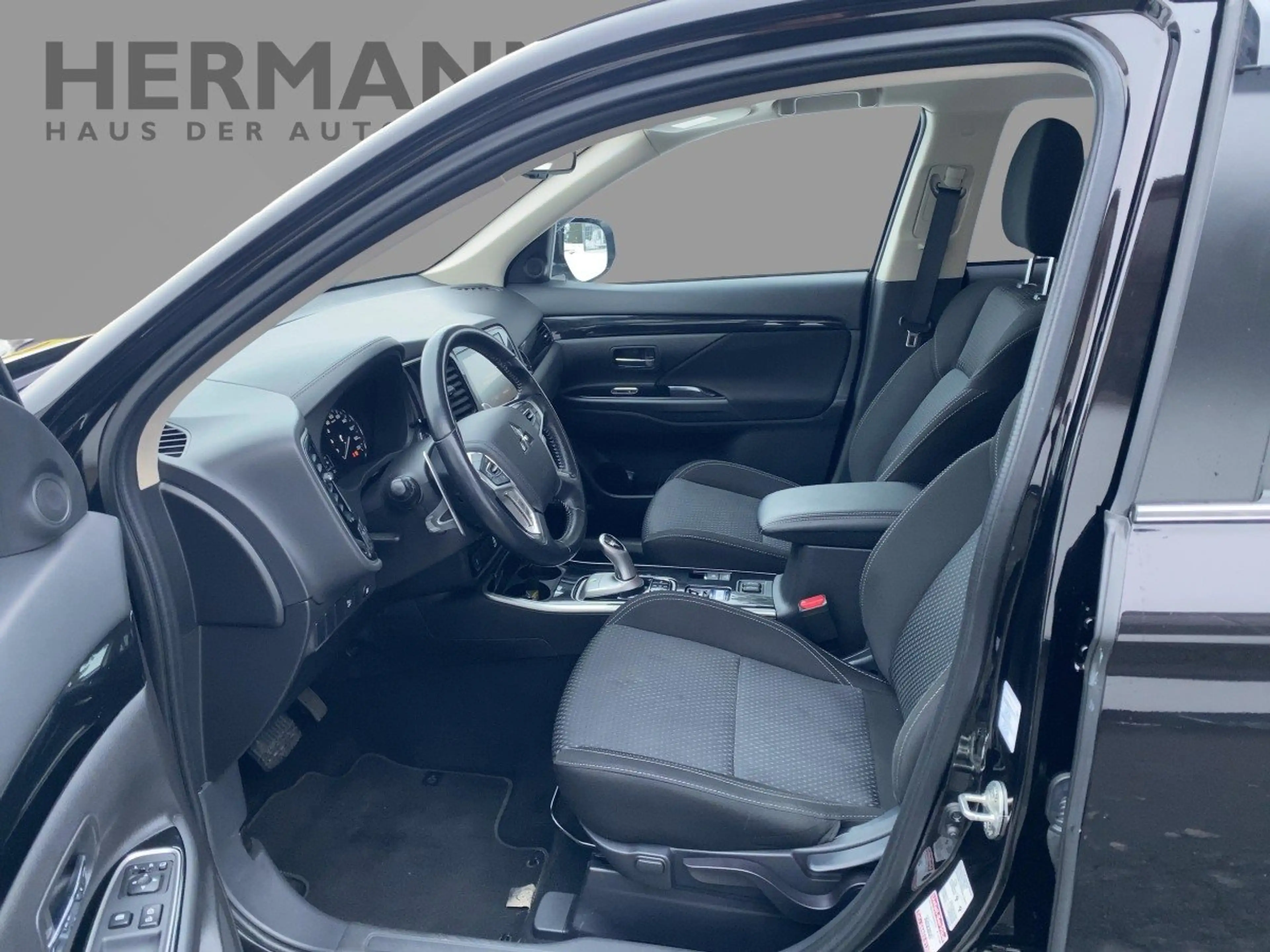 Mitsubishi Outlander 2.4 PHEV Basis AHK*CAM*SHZ*2xKlima*Alu — photo 8