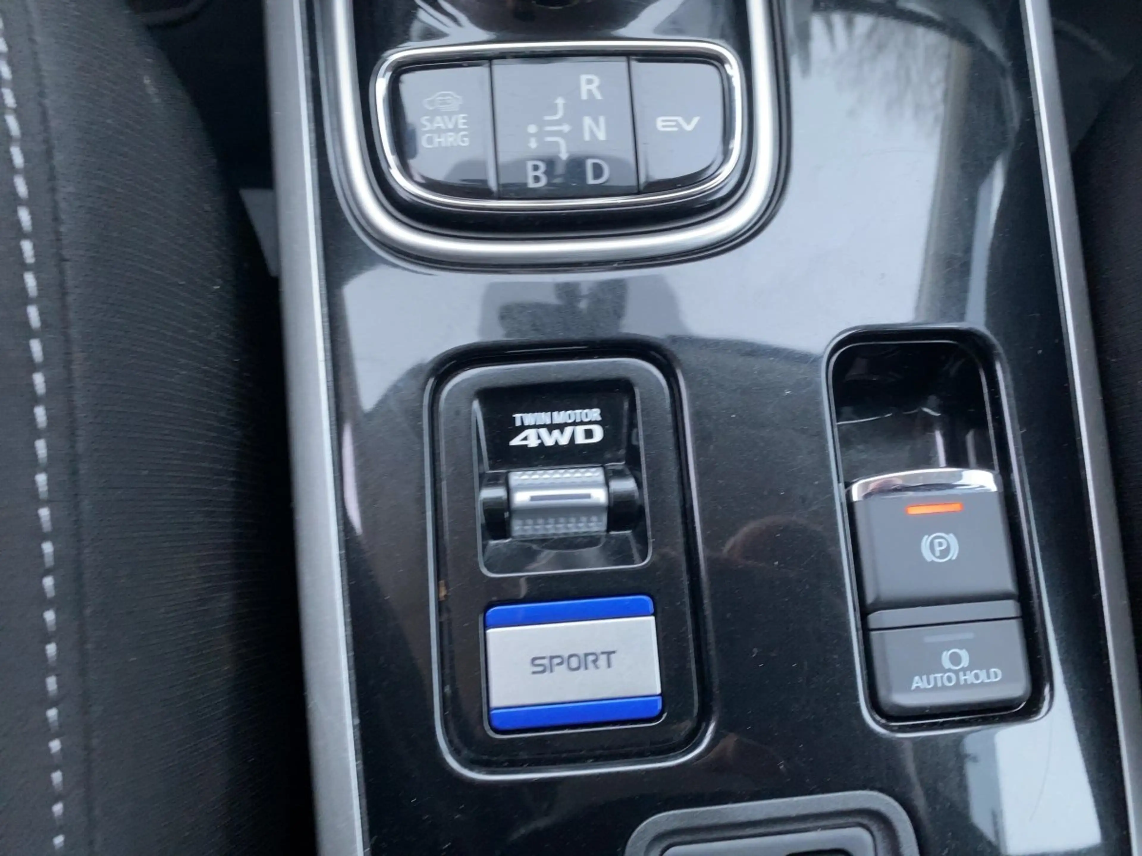 Mitsubishi Outlander 2.4 PHEV Basis AHK*CAM*SHZ*2xKlima*Alu — photo 14
