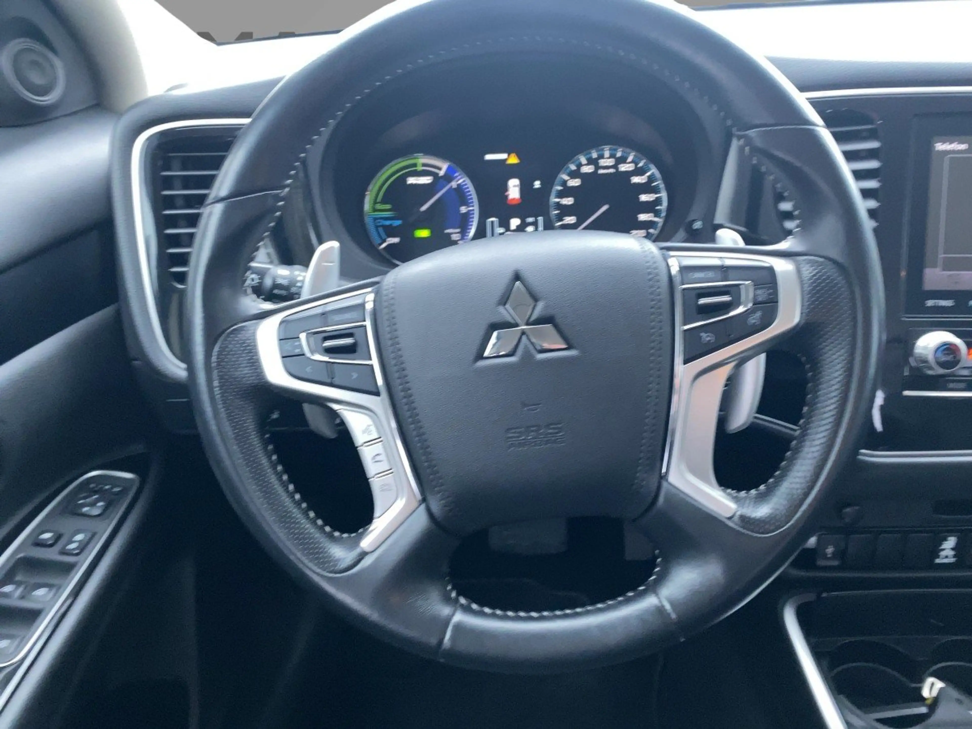 Mitsubishi Outlander 2.4 PHEV Basis AHK*CAM*SHZ*2xKlima*Alu — photo 11
