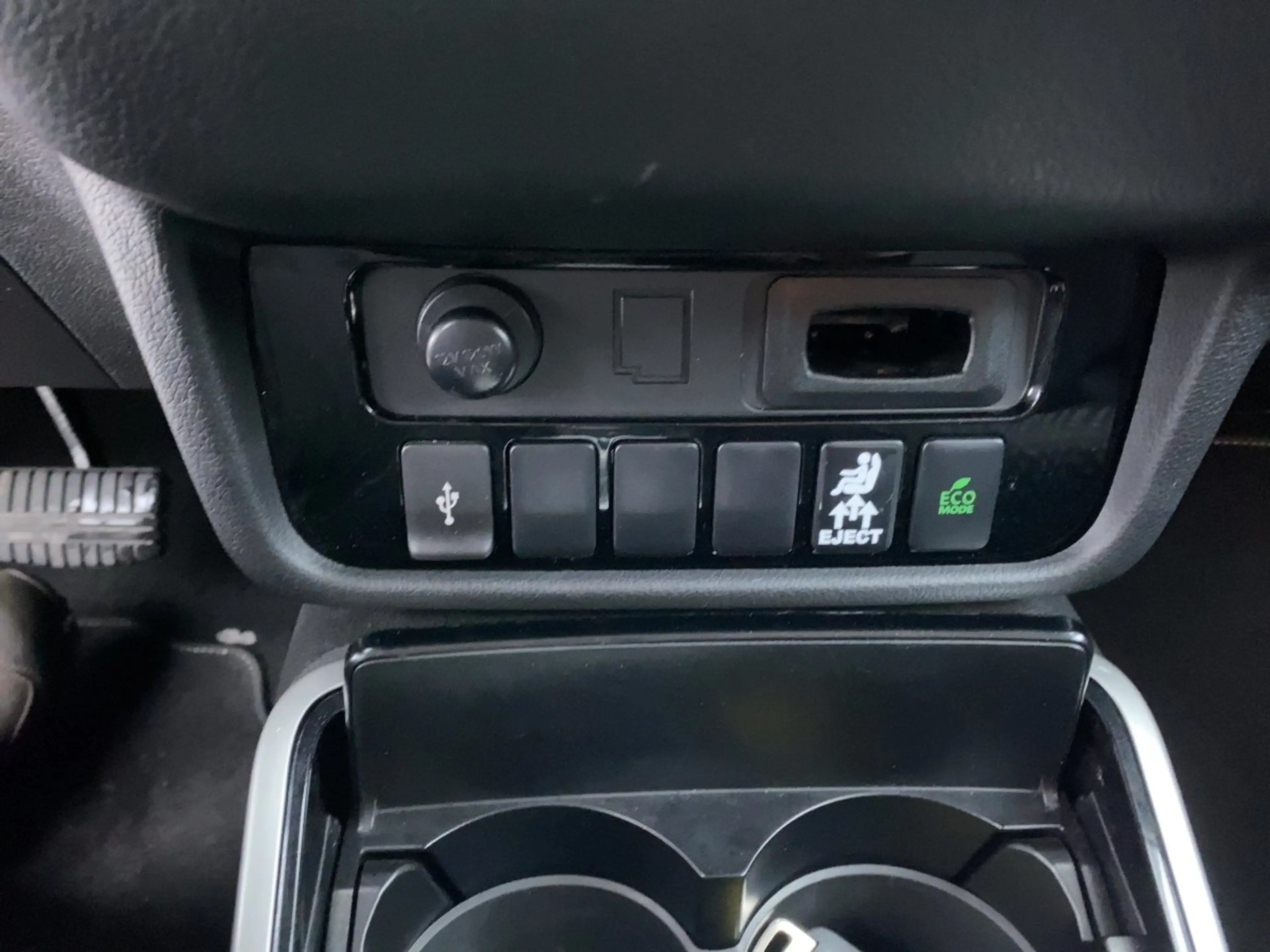 Mitsubishi Outlander 2.4 PHEV Basis AHK*CAM*SHZ*2xKlima*Alu — photo 13