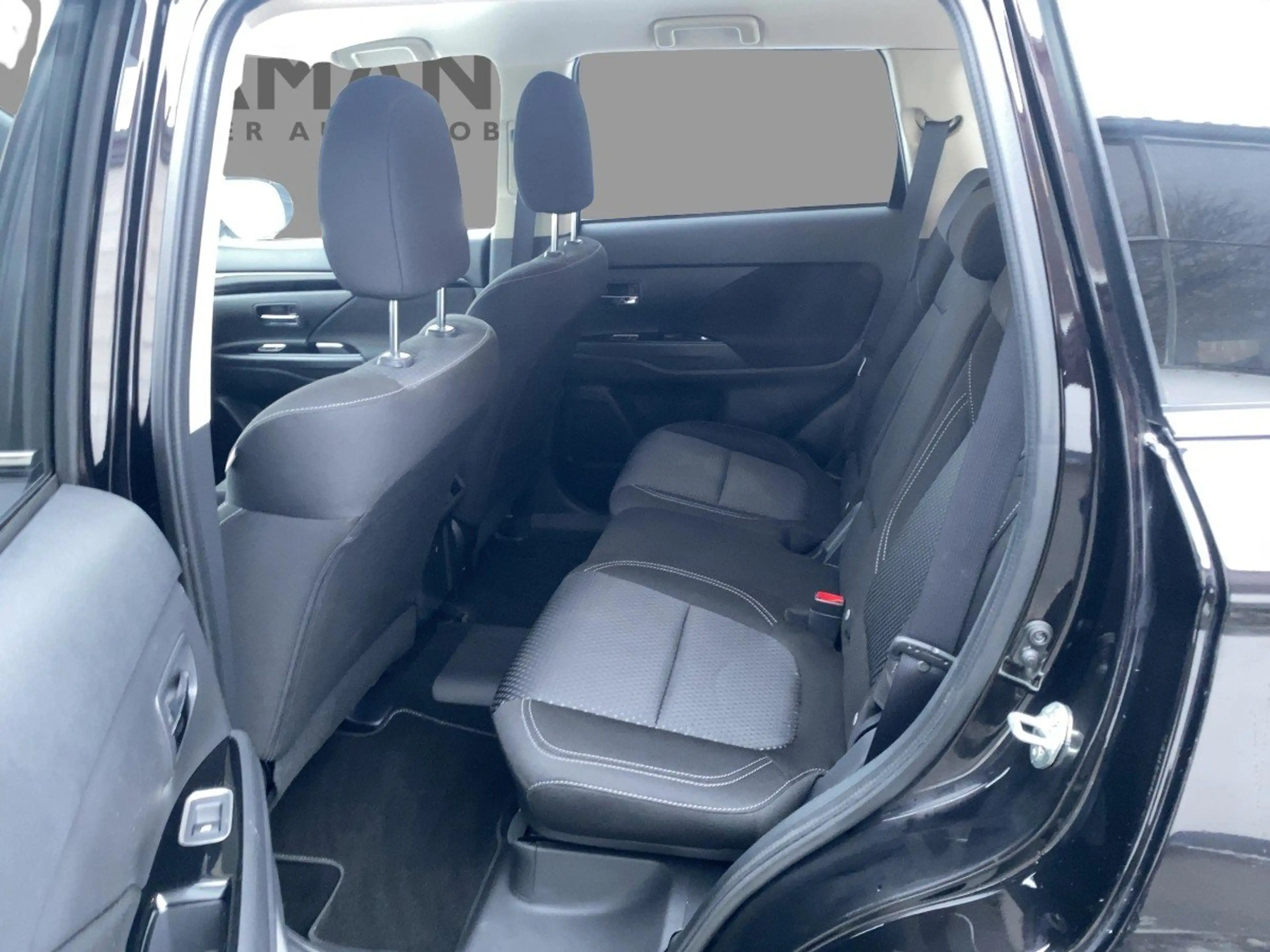 Mitsubishi Outlander 2.4 PHEV Basis AHK*CAM*SHZ*2xKlima*Alu — photo 9