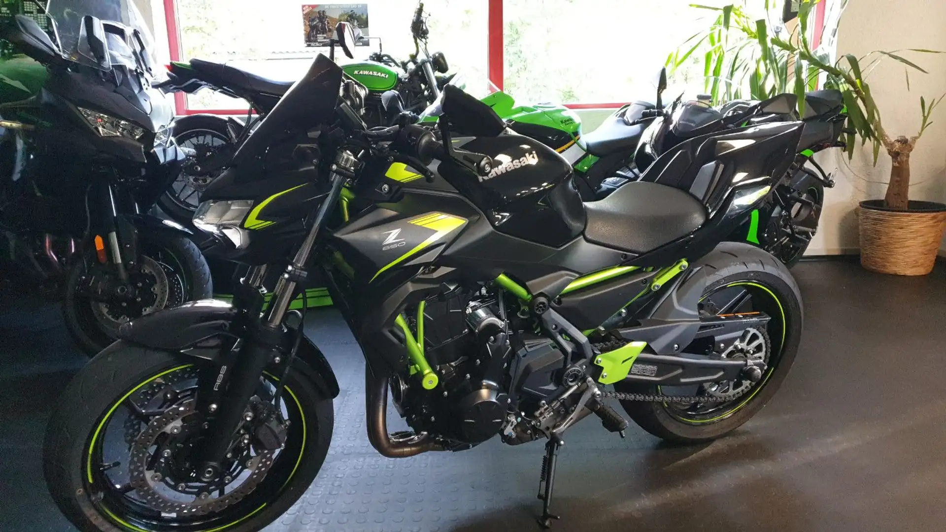 Kawasaki Z 650 Чорний - 2
