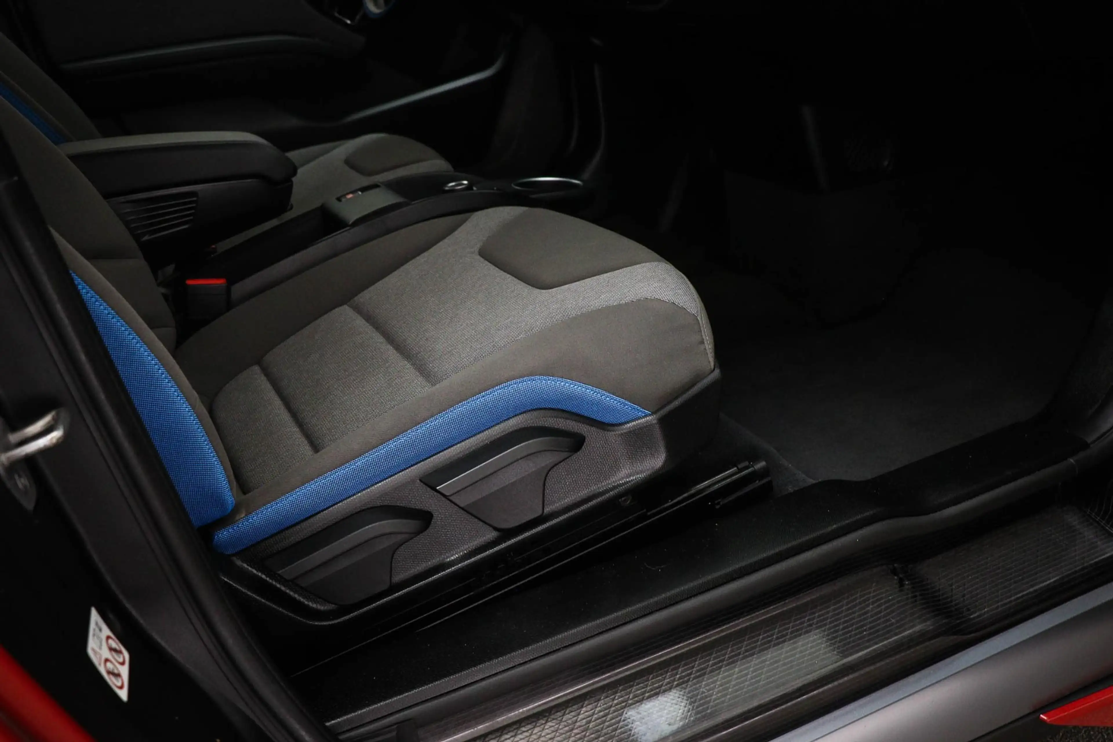 BMW i3 Basis 120Ah 42 kWh | SOH 91% | LED | AIRCO | 19"