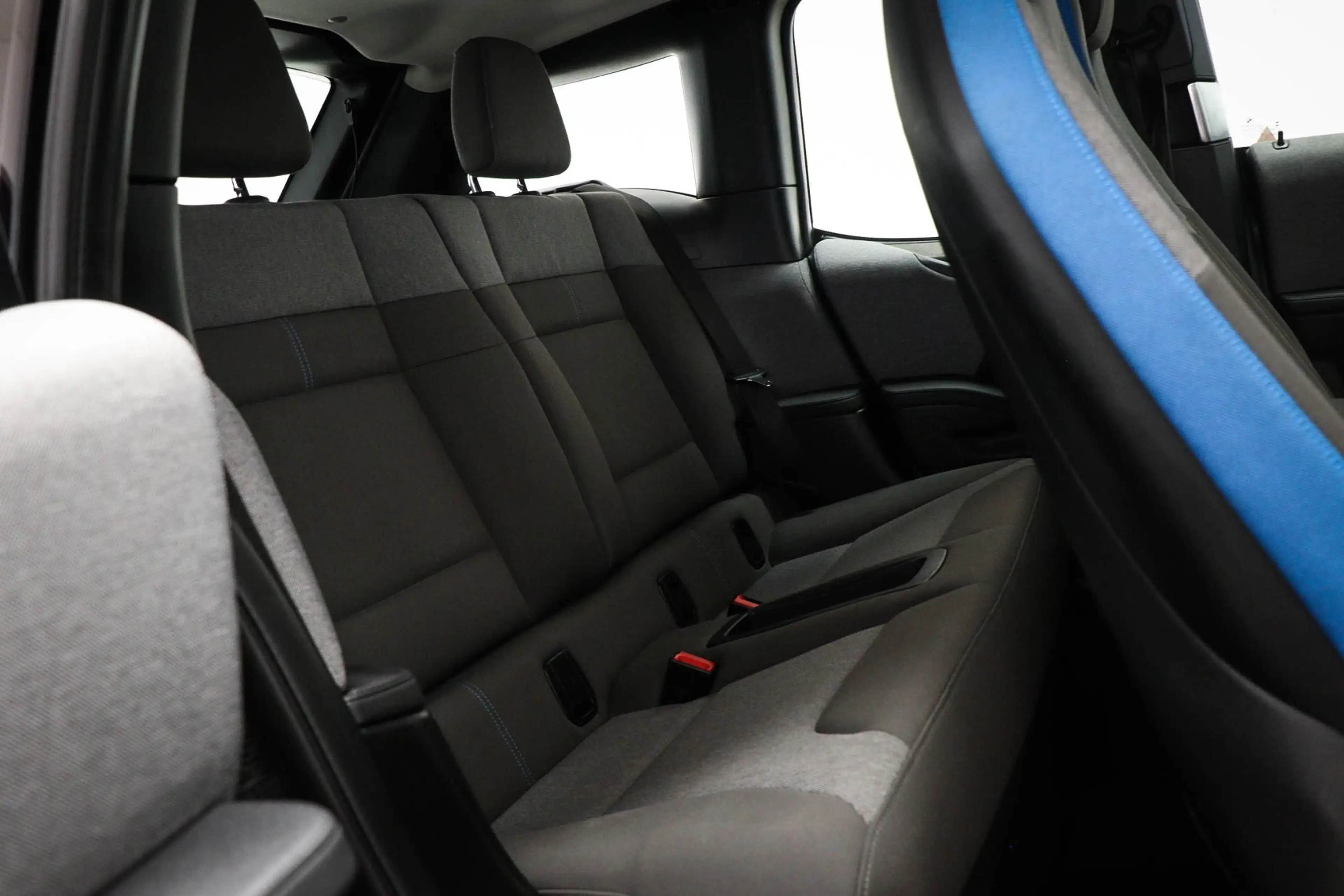 BMW i3 Basis 120Ah 42 kWh | SOH 91% | LED | AIRCO | 19" — photo 2