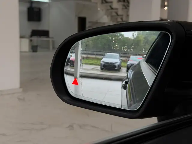 Mercedes-Benz C-Class view 14