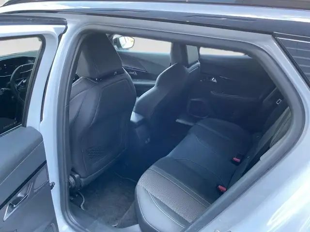 Peugeot 2008 view 8