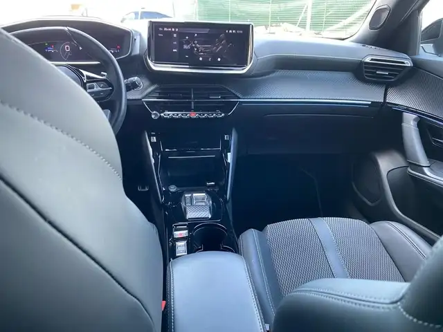 Peugeot 2008 view 11