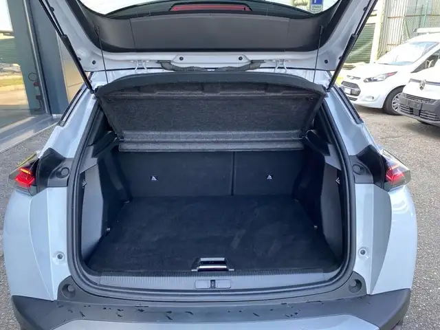 Peugeot 2008 view 9