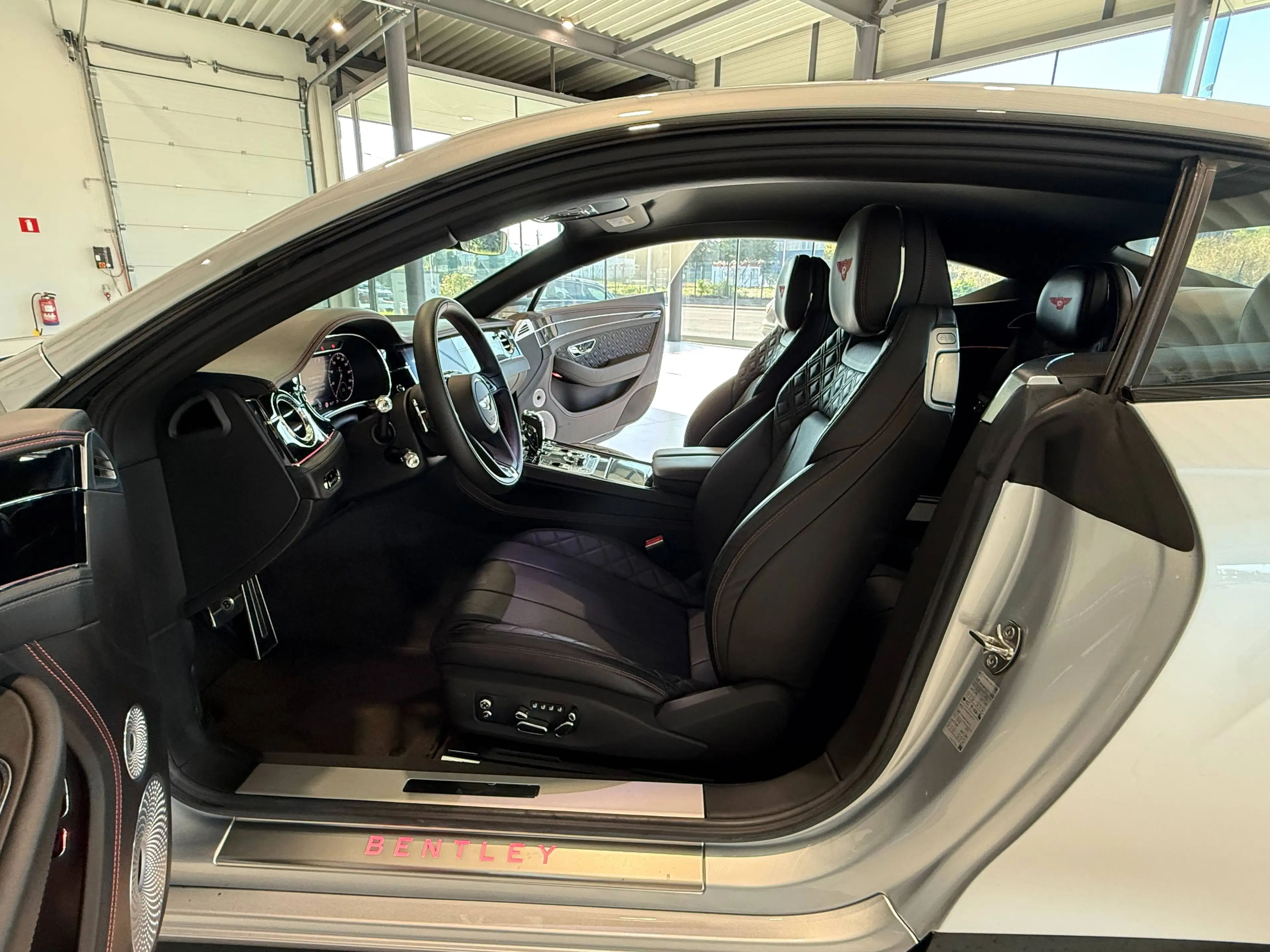 Bentley Continental GT Continental GT 4.0 V 8 BiTurbo - 24.000 KM - TVA DEDUCTIBLE - A VOIR — photo 13