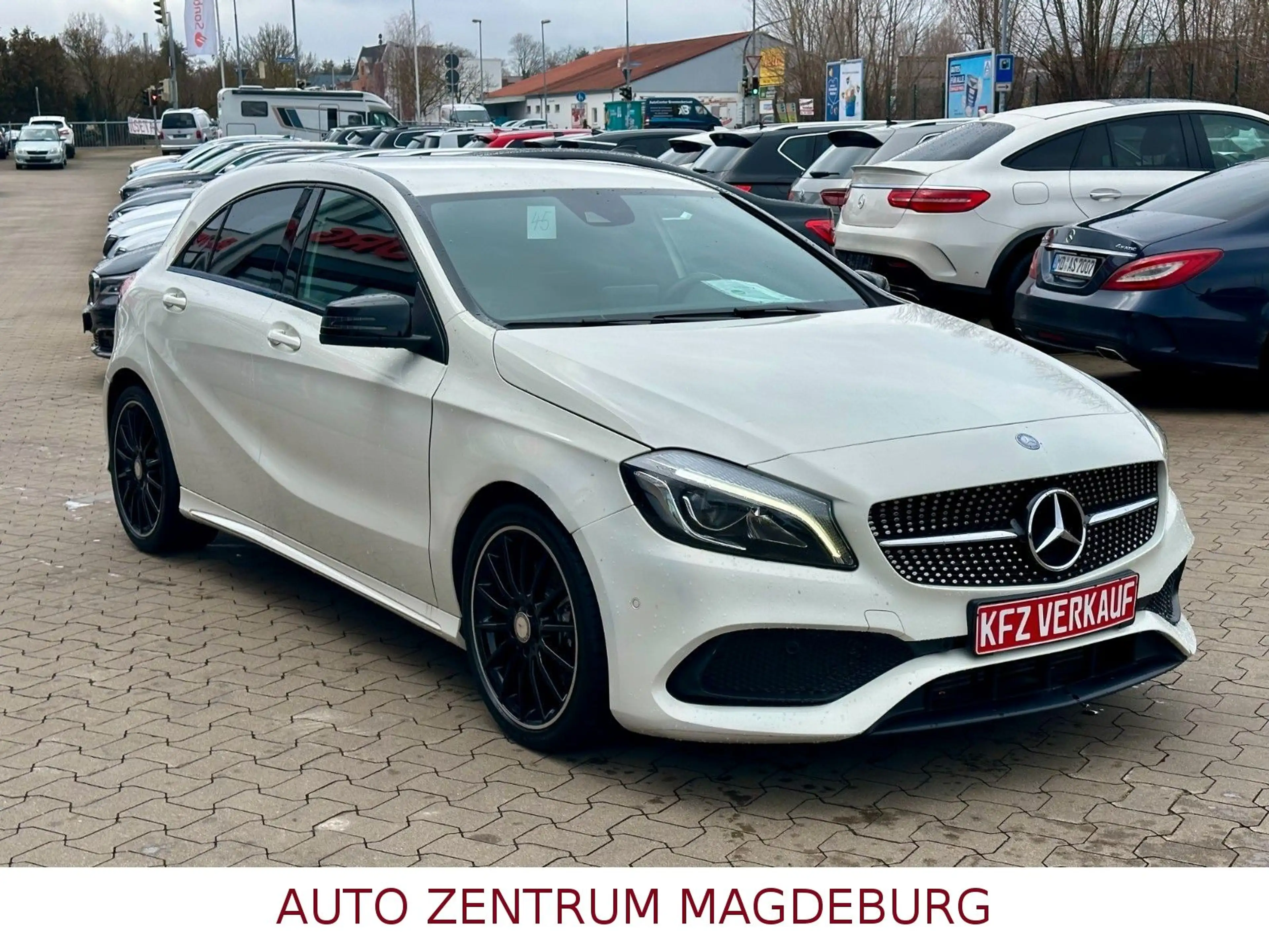 Mercedes-Benz A 220 4Matic*AMG SPORTLINE*AUTOM*NAV*LED — photo 4