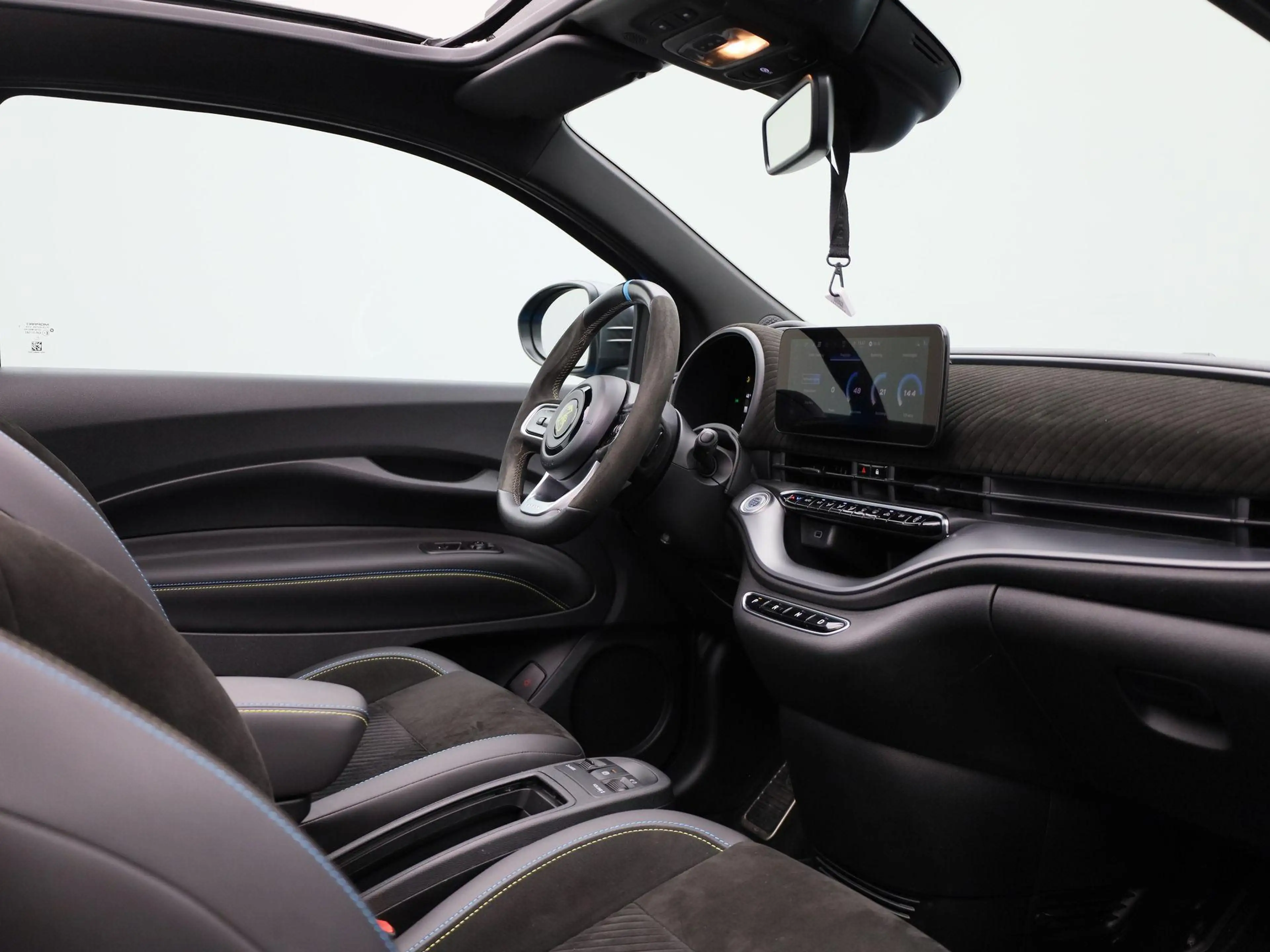 Fiat 500C Abarth Scorpionissima 42 kWh | Cabrio | Apple Carplay / A — photo 2