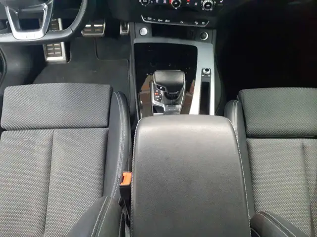Audi Q5 view 10