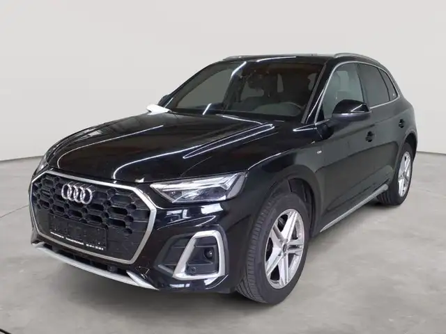 Audi Q5 view 2