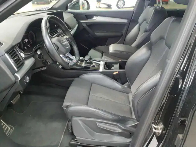 Audi Q5 view 8