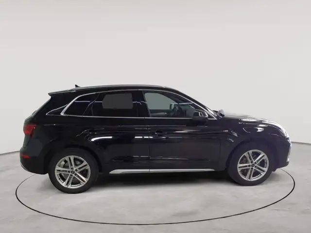 Audi Q5 view 3