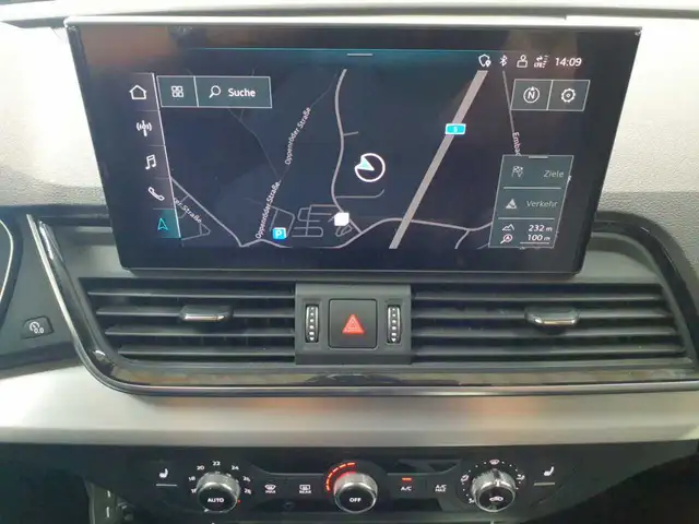 Audi Q5 view 12