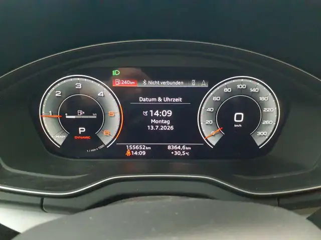 Audi Q5 view 11