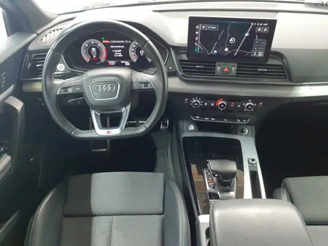 Audi Q5 view 9