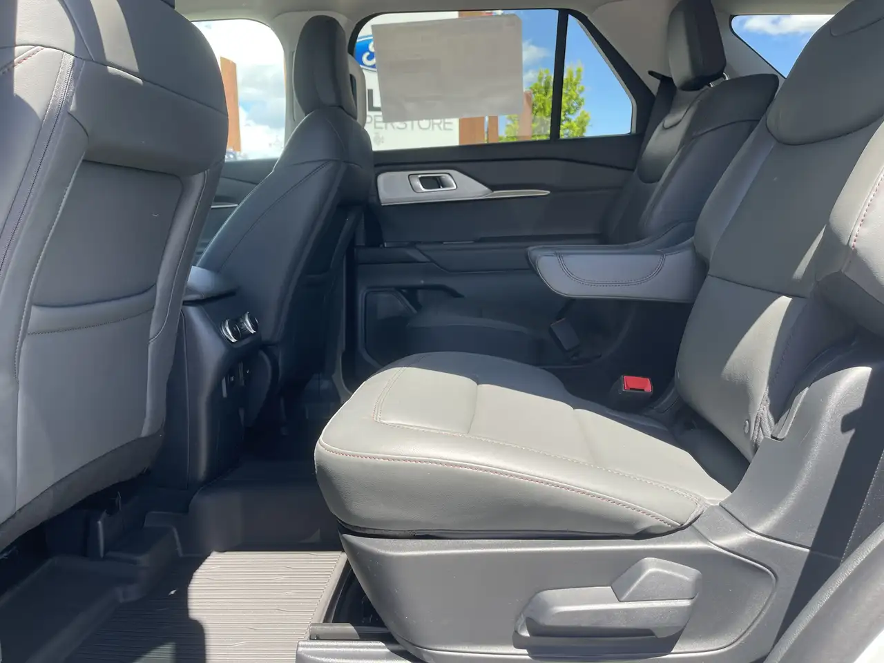 Ford Explorer photo Ford Explorer