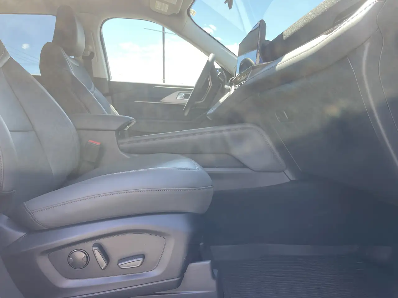 Ford Explorer photo Ford Explorer