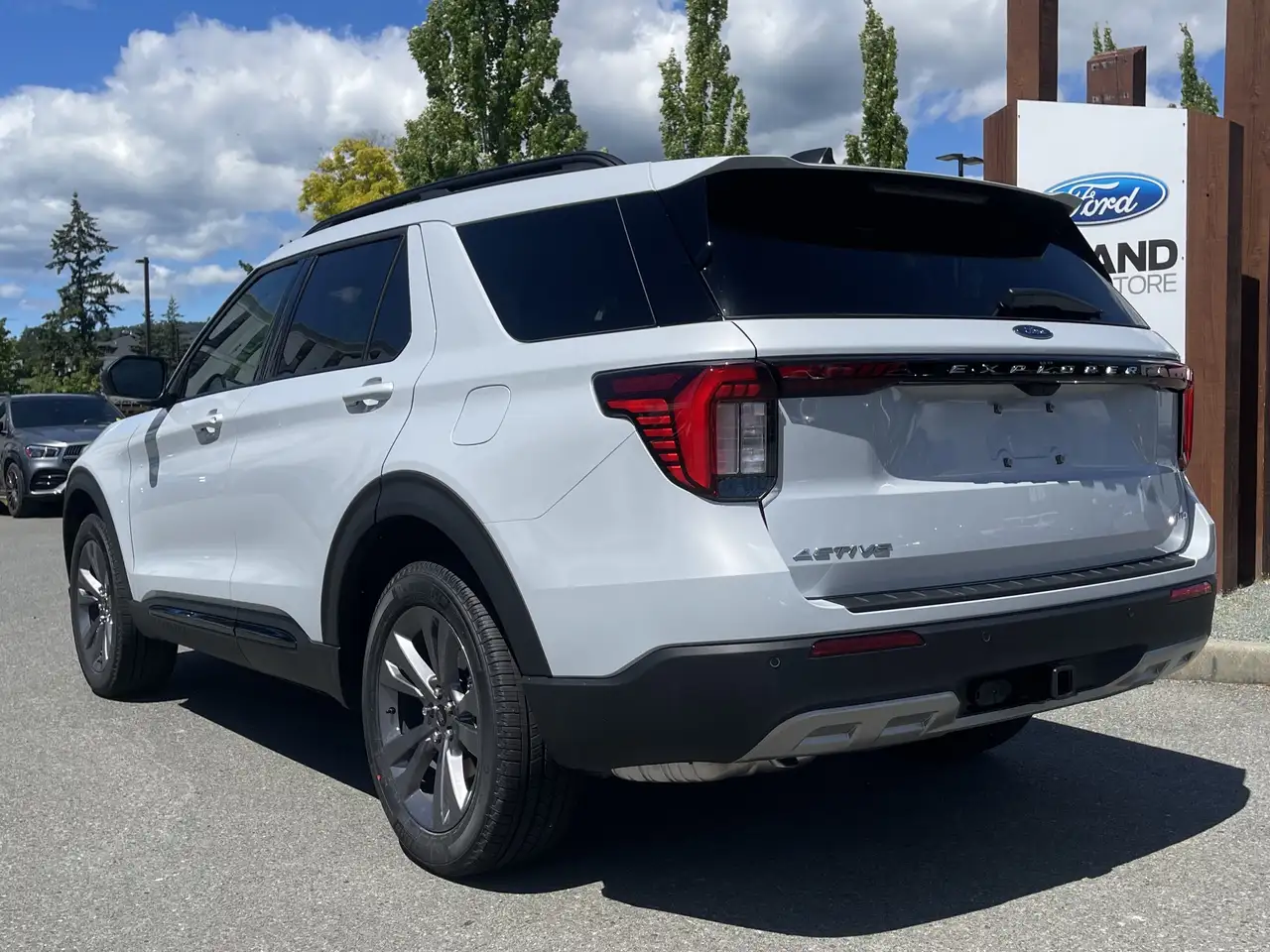 Ford Explorer photo Ford Explorer