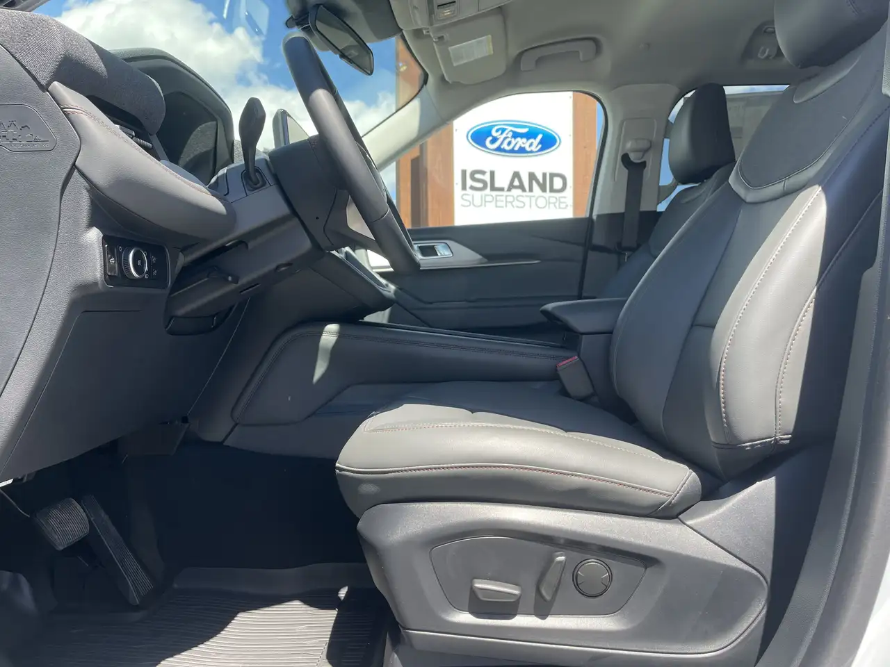 Ford Explorer photo Ford Explorer