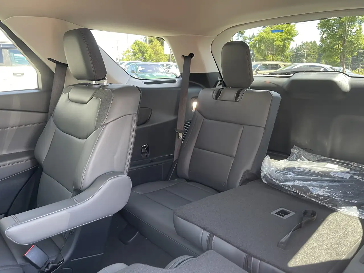 Ford Explorer photo Ford Explorer