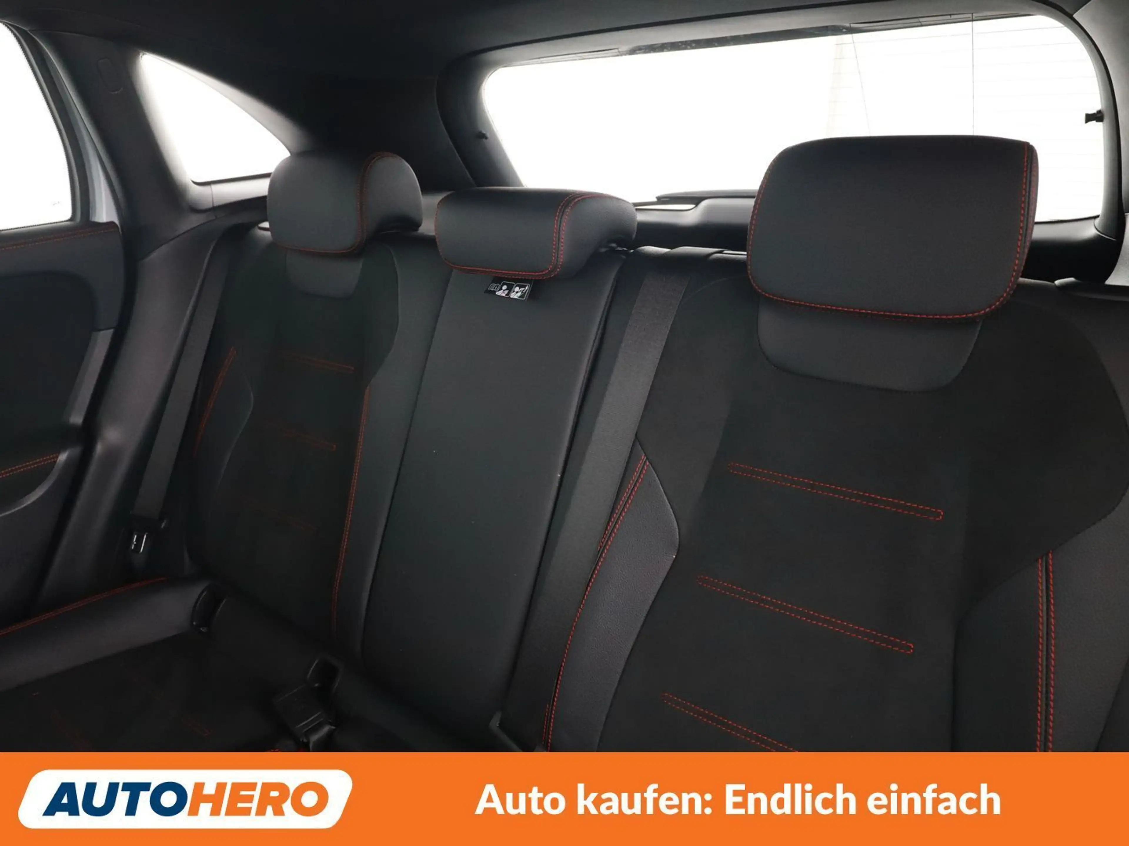 Mercedes-Benz GLA 250 GLA 250e AMG Line — photo 15