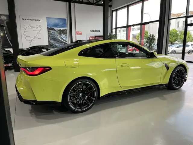 BMW M4 view 6