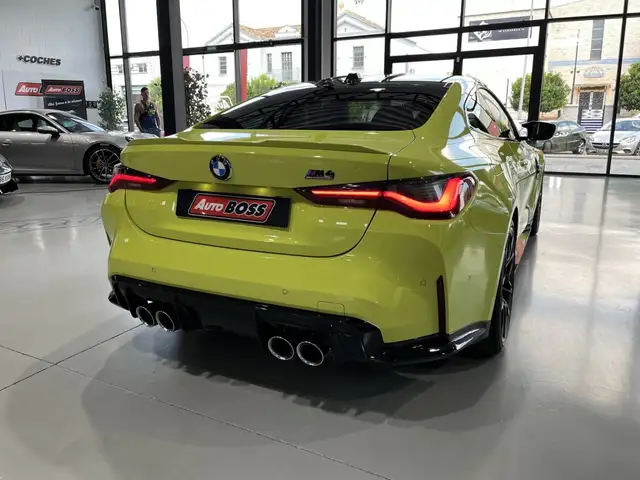 BMW M4 view 8