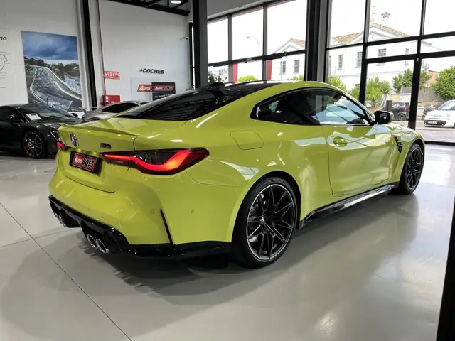 BMW M4 view 7