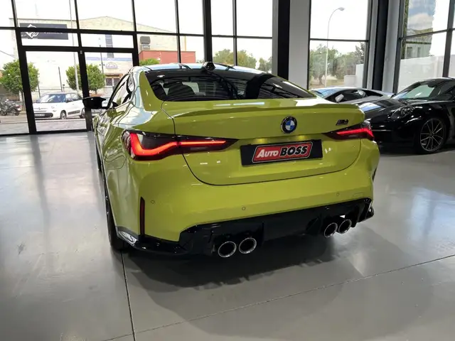 BMW M4 view 9