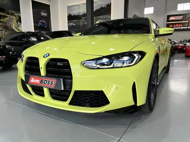 BMW M4 view 12
