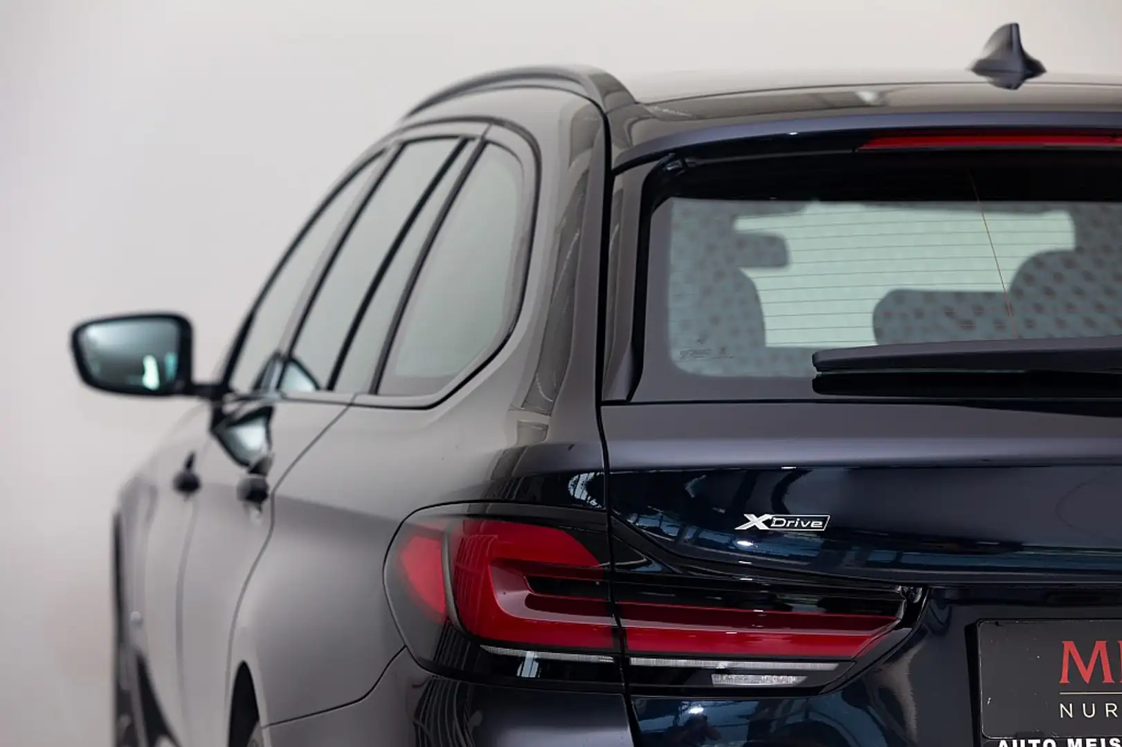 BMW 520 d 48 V Touring xDrive Aut. Schwarz - 2