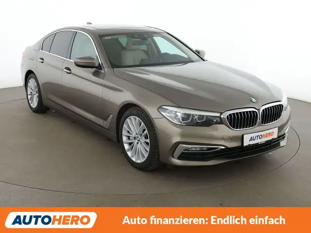 BMW 5 Series view 8
