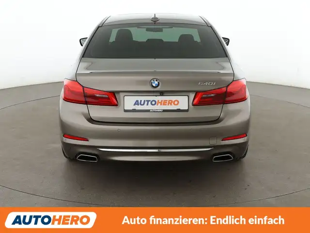BMW 5 Series view 5
