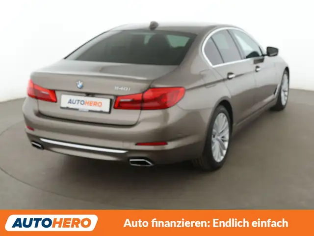BMW 5 Series view 6