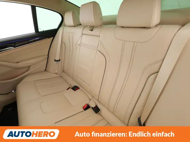 BMW 5 Series view 14