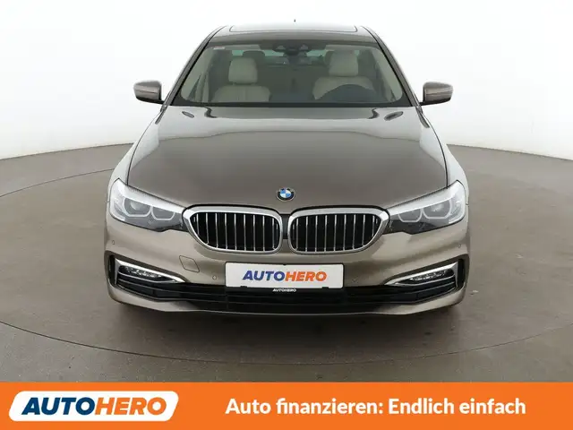 BMW 5 Series view 9