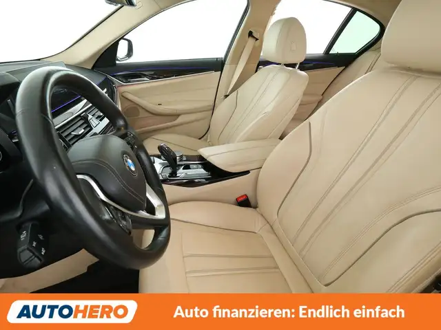 BMW 5 Series view 10