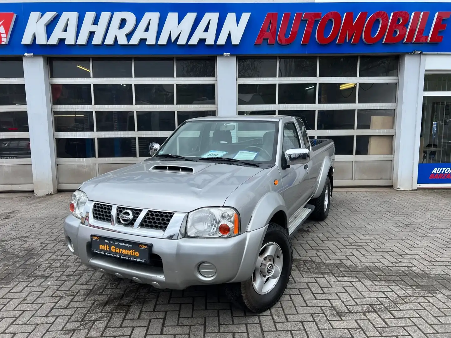 Nissan Navara NP300 Pick-up King Cab 4X4 Срібний - 1