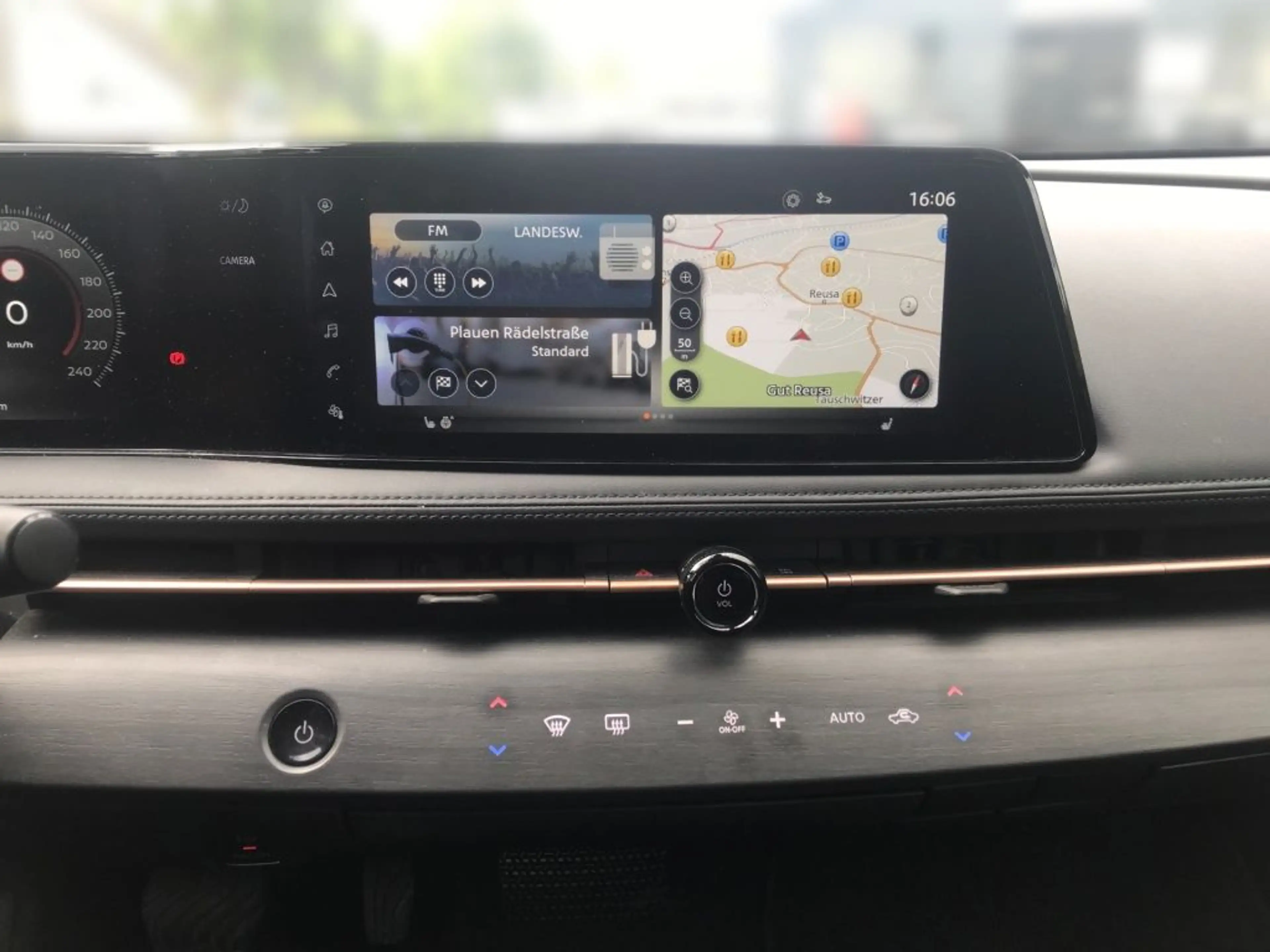 Nissan Ariya 63 kWh 22kw OBC — photo 9