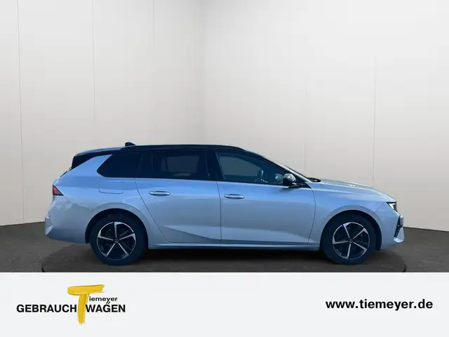 Opel Astra view 4