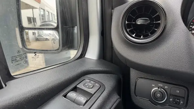 Mercedes-Benz Sprinter view 13