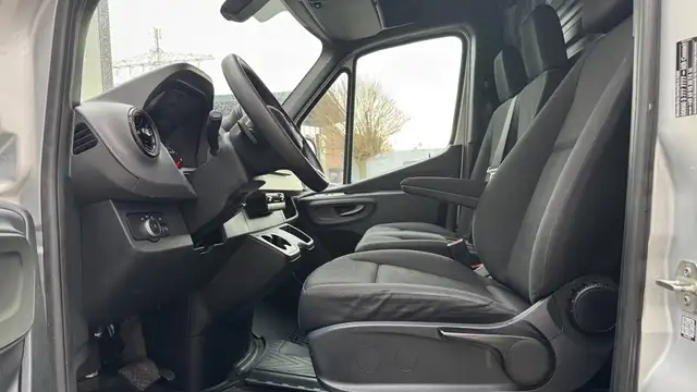Mercedes-Benz Sprinter view 8