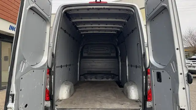 Mercedes-Benz Sprinter view 14