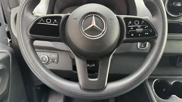 Mercedes-Benz Sprinter view 10